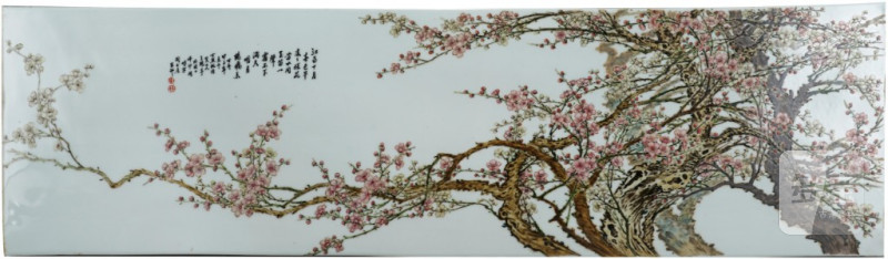    粉彩梅花長橫瓷板“王鶴亭”畫 甲子孟東（一九八四年）製